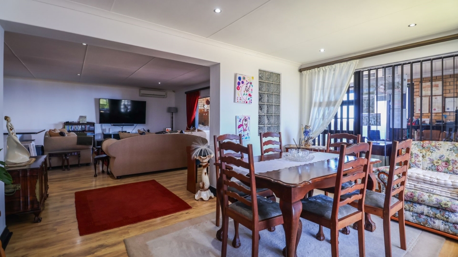 5 Bedroom Property for Sale in Dana Bay Western Cape